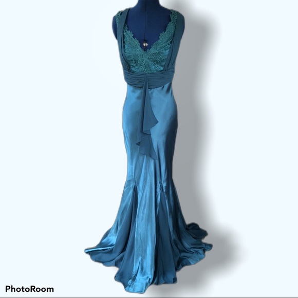 Eureka | Emerald Green Mermaid Gown - Picture 1 of 8